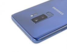 Samsung 携帯電話の背面カバーを開ける方法 Samsung Galaxy A3 および Galaxy A3 mini のカバーを開ける方法